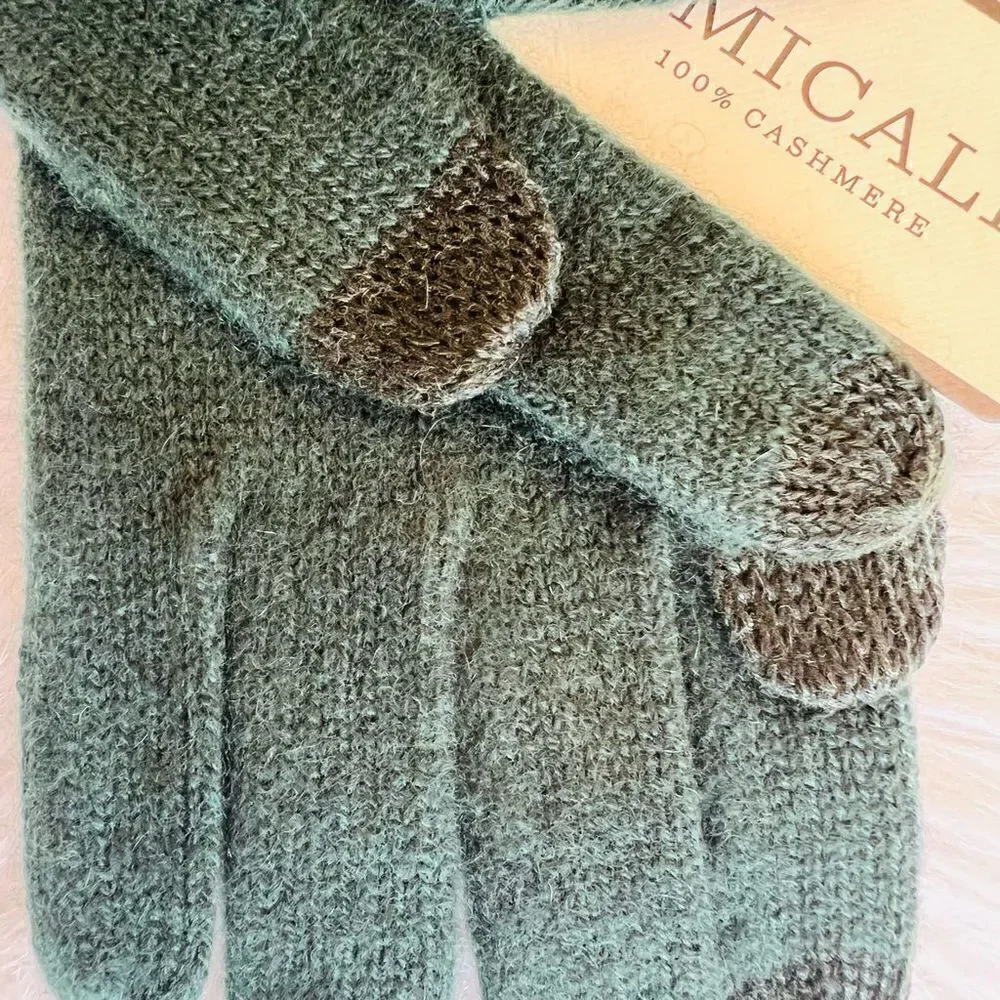 AMICALE Cashmere Touch Screen Tech Knit Gloves, Luxurious, 100%, Dark Green, NWT